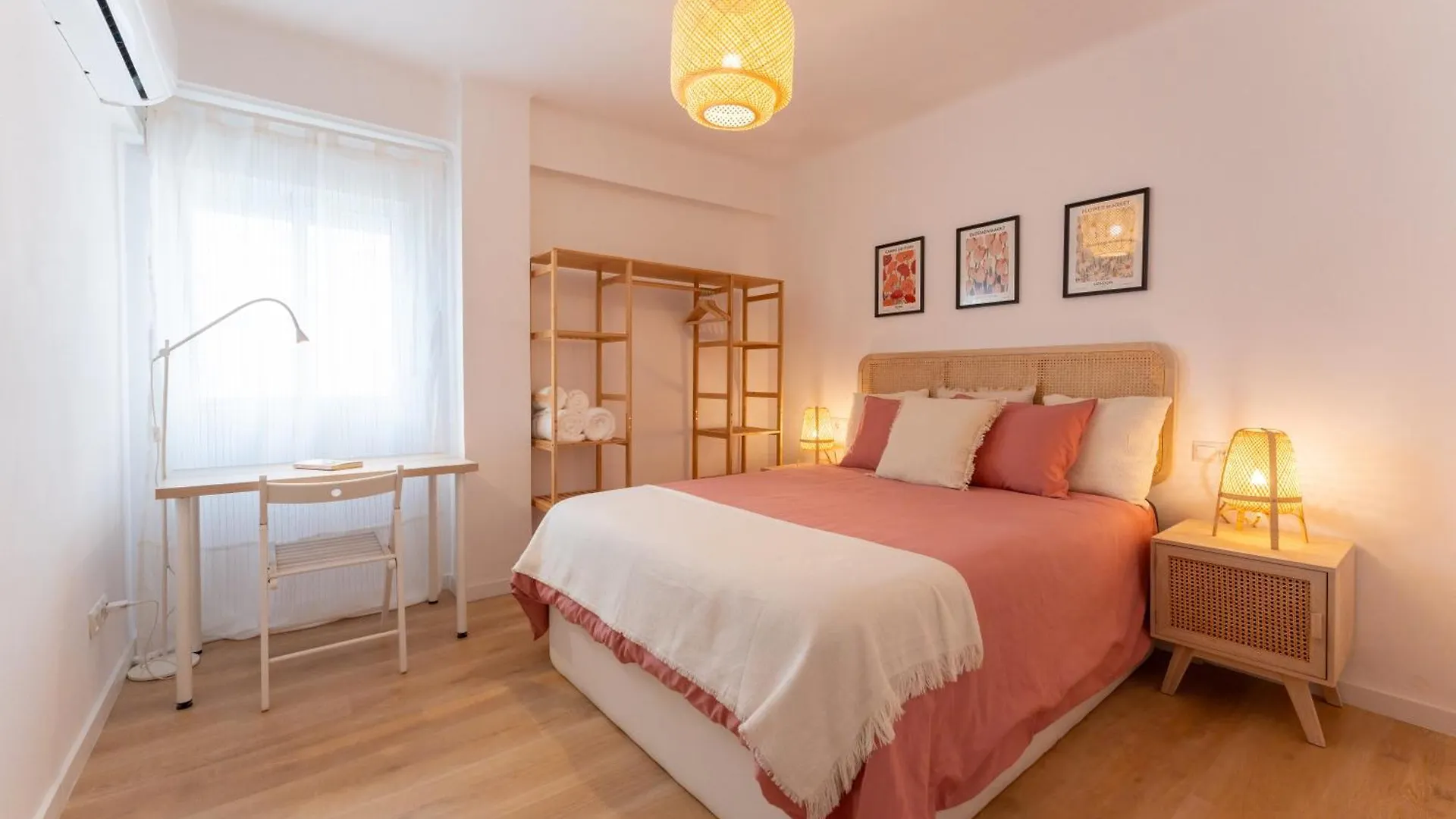 Malaga Lux Oasis - Modern 3Br, Fast Wifi, Smarttv Apartment