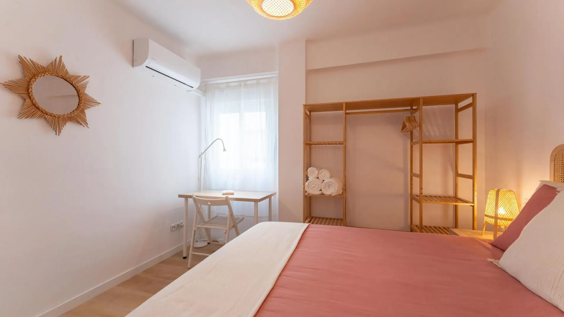 Malaga Lux Oasis - Modern 3Br, Fast Wifi, Smarttv Apartment Spain