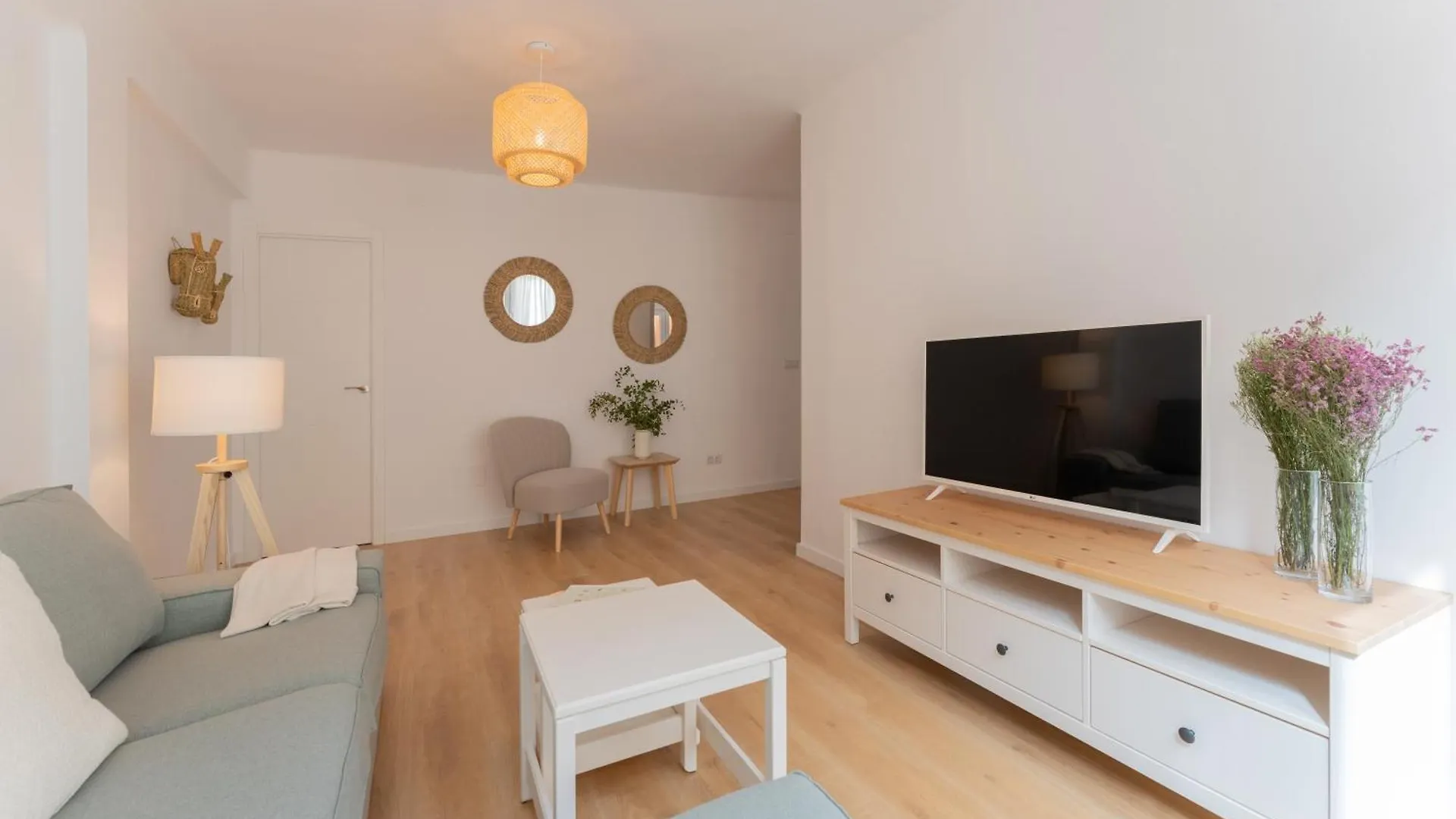 Malaga Lux Oasis - Modern 3Br, Fast Wifi, Smarttv Apartment Spain