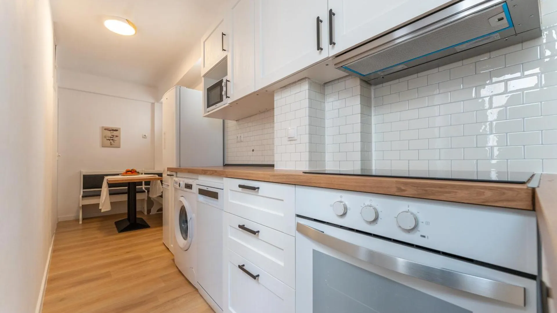 Malaga Lux Oasis - Modern 3Br, Fast Wifi, Smarttv Apartment 0*,