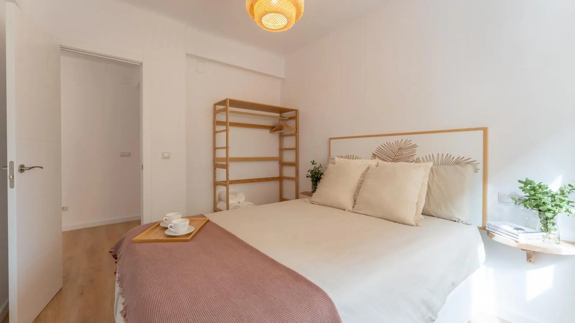 Malaga Lux Oasis - Modern 3Br, Fast Wifi, Smarttv Apartment