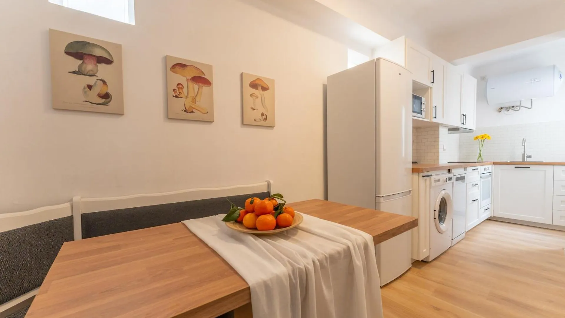 Malaga Lux Oasis - Modern 3Br, Fast Wifi, Smarttv Apartment